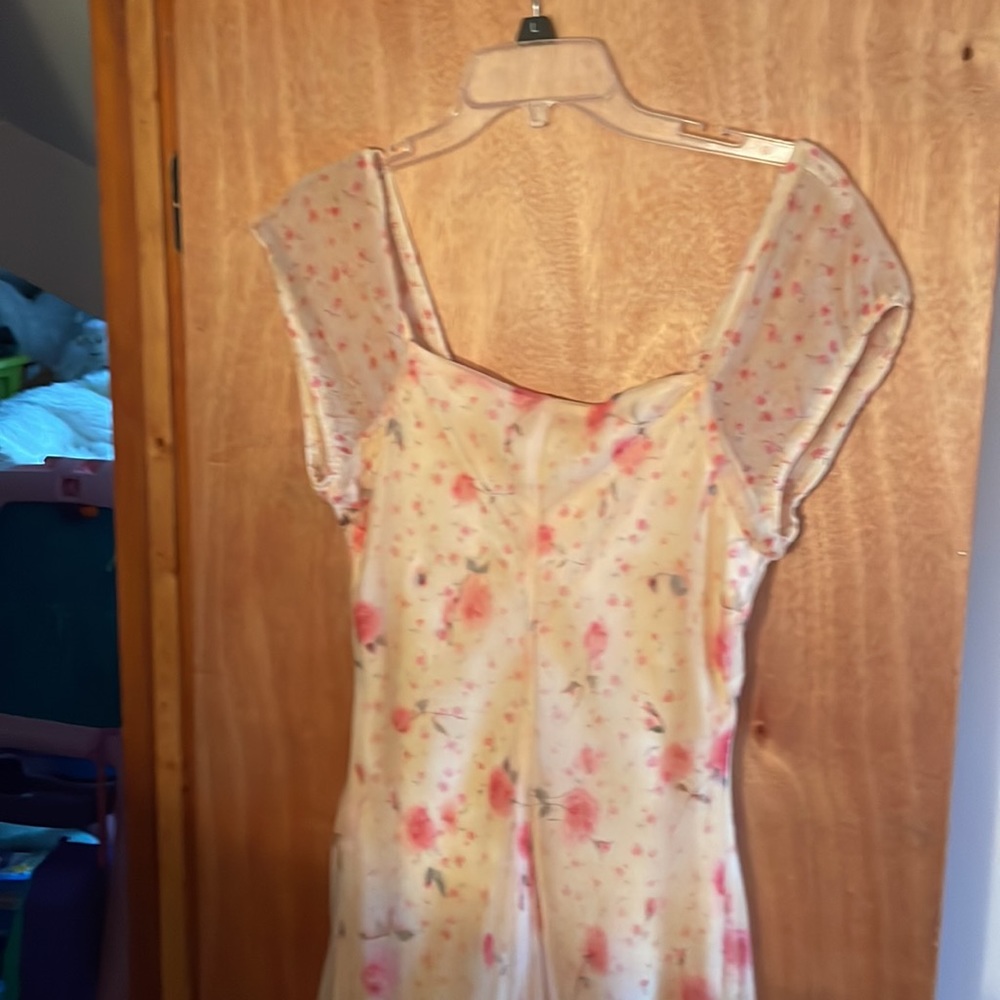 Dress - Picture 3 of 3